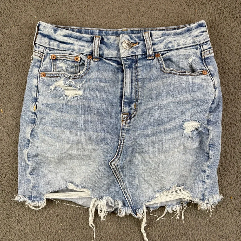 American Eagle Curvy Hi-Rise Mini Denim‎ Skirt Light Wash Distressed Size 4